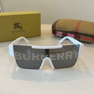😎🤍Burberry Shield Sunglasses White Frame Grey Logo Lenses